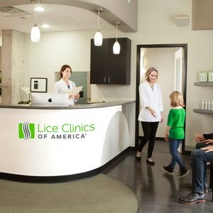 lice clinics of america reception area, friendly technician greeting child